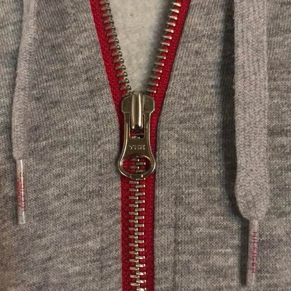 Woman’s Tommy Hilfiger Zip Up Sleeveless Hoodie - Picture 4 of 12